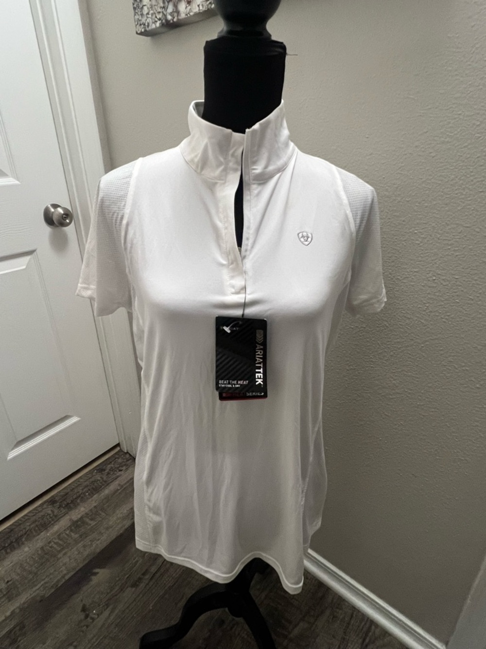 NWT Ariat Tek White Short-Sleeve Lightweight 1/4 Zip Polo